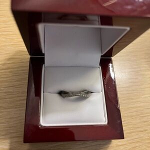 Elegant 14k White Gold Diamond and Sapphire Twisted Band Ring